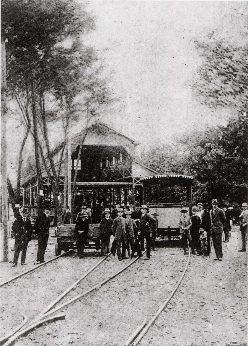 Elektrická tramvaj na Všeobecné jubilejní zemské výstavě v roce 1891 v Praze