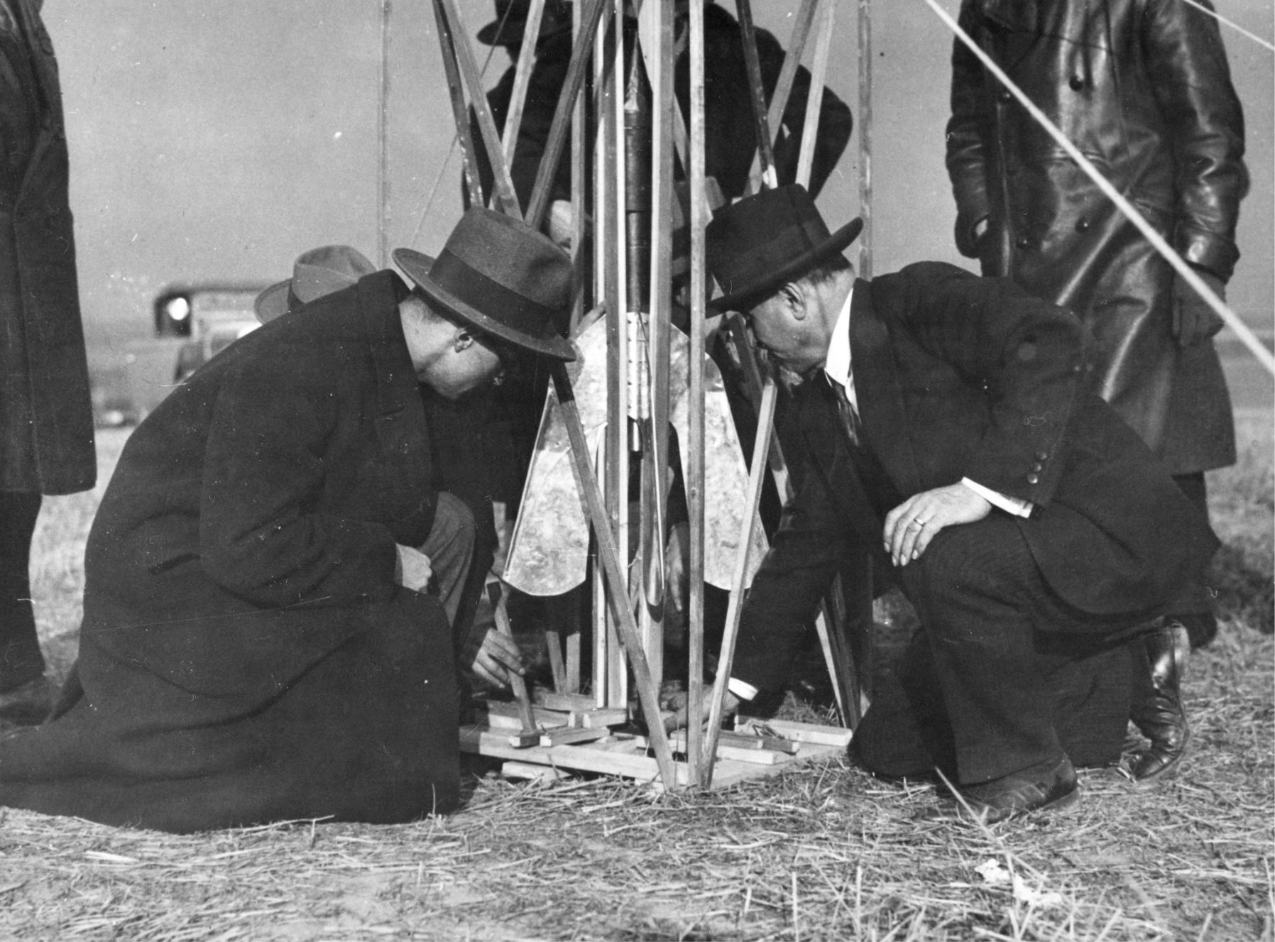 Pokusy Ludvíka Očenáška s raketami v březnu 1930. Vypustil osm raket, které byly dlouhé přibližně půl metru. Jedna z nich vzlétla do výšky 1,5 km.